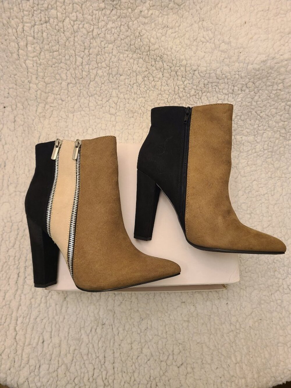Justfab Woman's 8 booties pointed toe-zip up black-brown - Picture 3 of 9